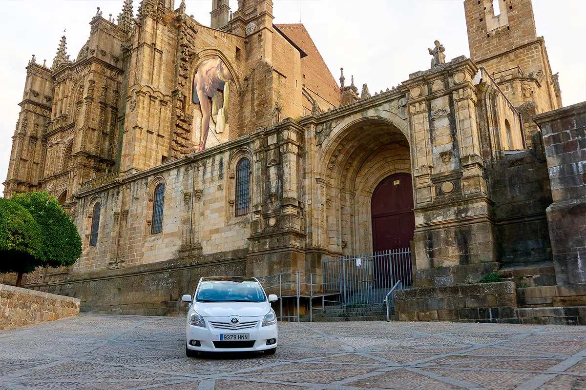 Servicio de taxi 24 horas en Plasencia con traslados a aeropuertos y empresas y rutas turísticas. Taxi Pet Friendly