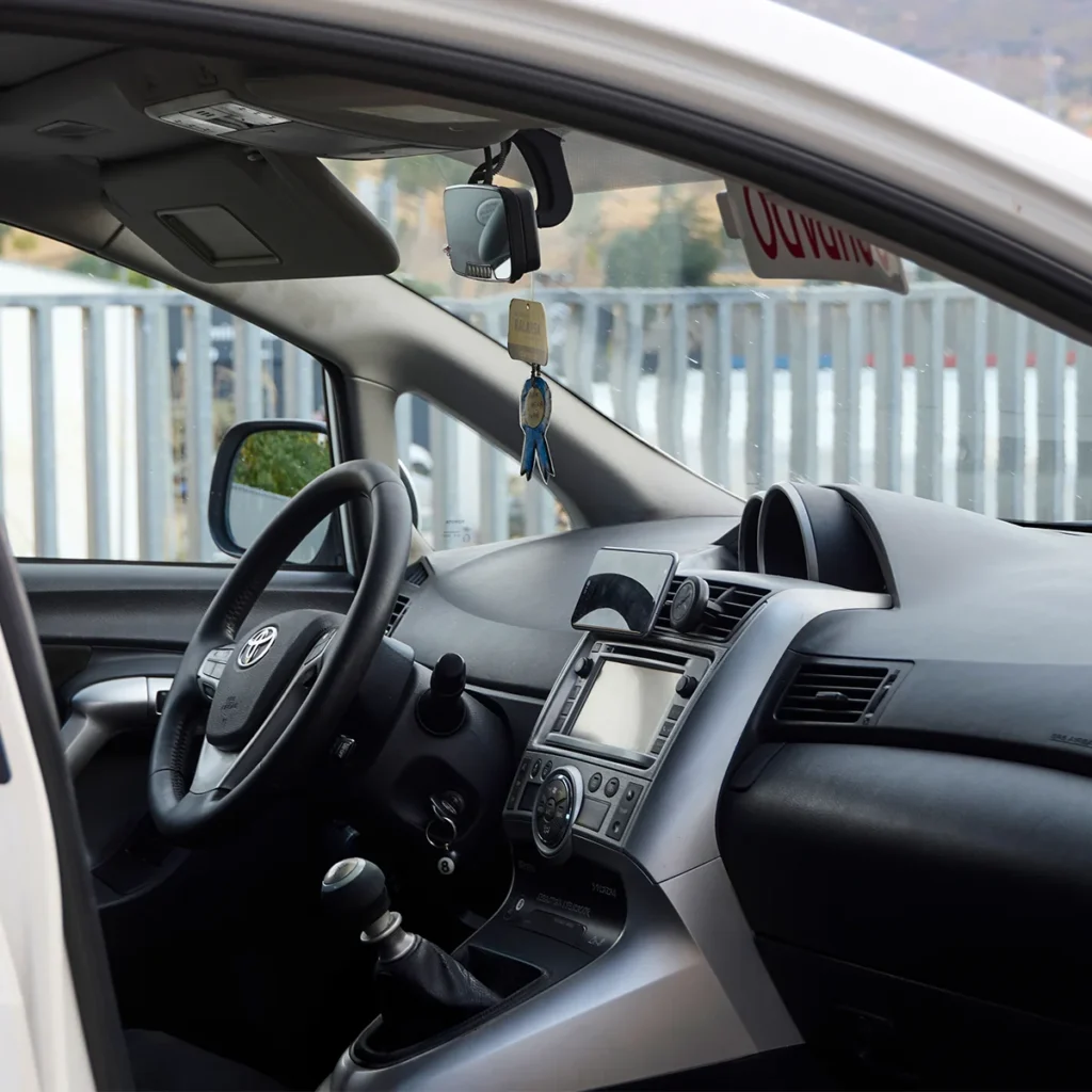 Taxi en Plasencia disponible las 24 horas para traslados al aeropuerto y servicios a empresas. Viajar con confianza.