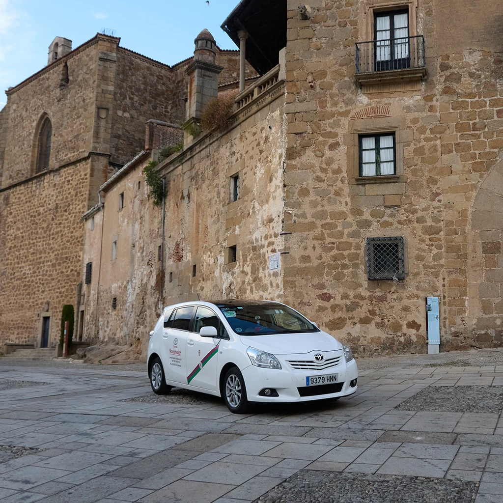 Taxi profesional en Plasencia con servicio continuo 24h, rutas turísticas